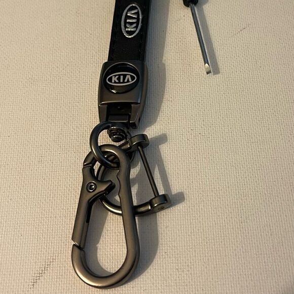 Kia Key Fob Keychain in Black Leather NWT - Picture 3 of 4